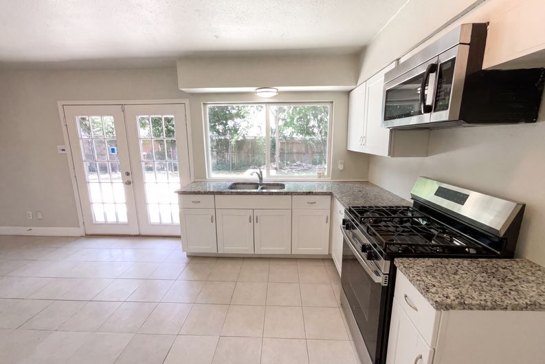 Photo 7 of 18 of 7303 Havenbrook Dr, San Antonio, TX