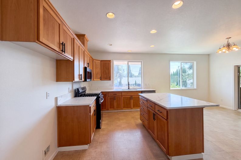 Photo 9 of 23 of 19015 SW Jessica Way, Beaverton, OR