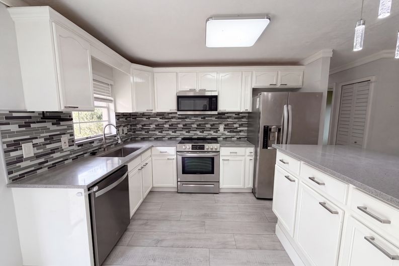 Photo 6 of 17 of 976 Liskeard Ave, Orange City, FL