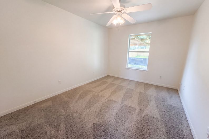 Photo 11 of 18 of 11239 Twin Spires Dr, Flint, TX