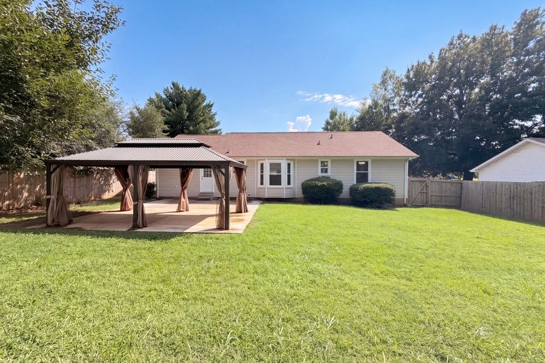 Photo 13 of 18 of 1227 Crystal Dr, Clarksville, TN