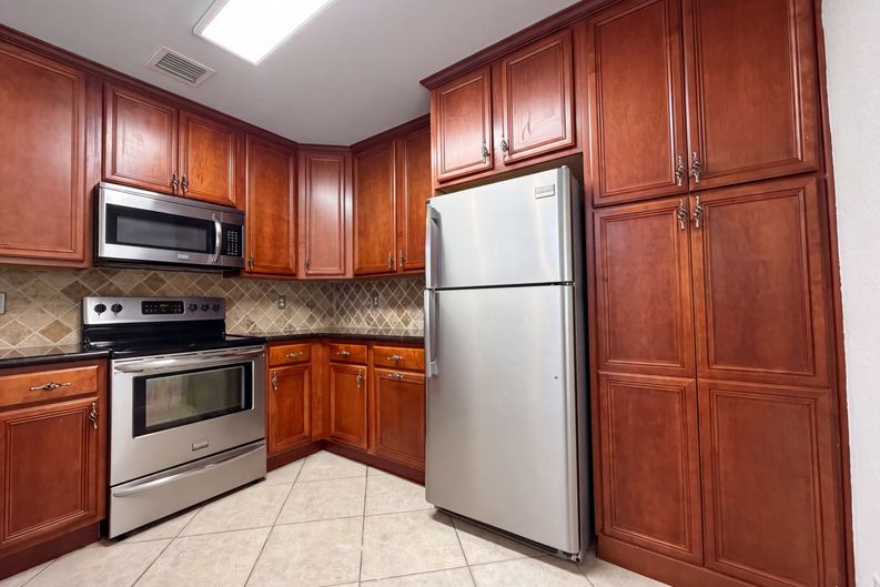 Photo 6 of 24 of 1480 SW 47th Ave, Deerfield Beach, FL