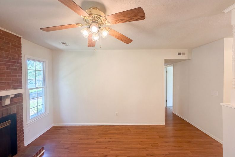 Photo 7 of 19 of 2605 Lamroc Rd, Greensboro, NC
