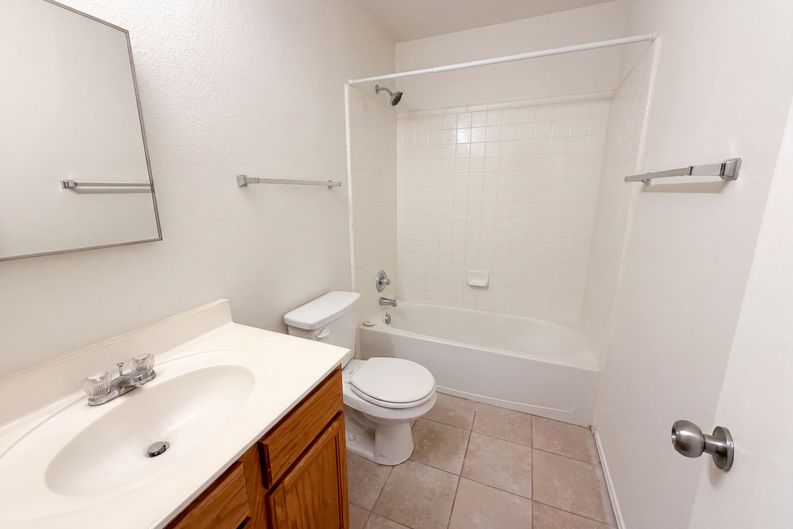 Photo 15 of 21 of 305 Edgewood Cv, Leander, TX