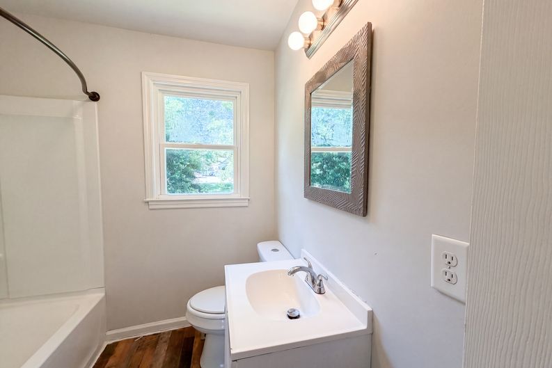 Photo 15 of 19 of 1036 E Commerce St, Lewisburg, TN