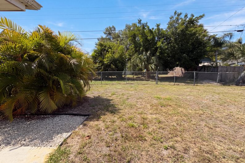 Photo 24 of 28 of 829 E 4th St, Englewood, FL