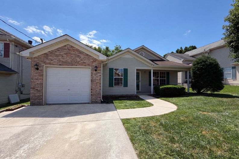 Photo 14 of 16 of 609 Sandy Spring Trl, Madison, TN