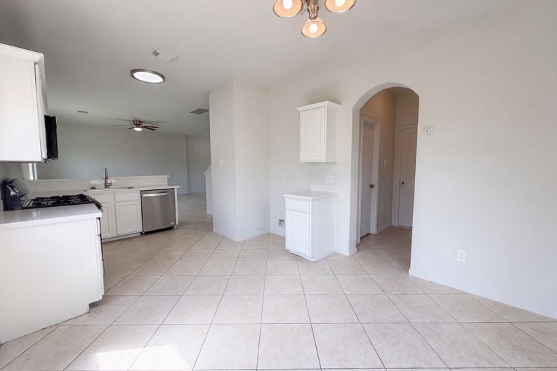 Photo 10 of 21 of 3911 Teal Vista Ct, Fresno, TX