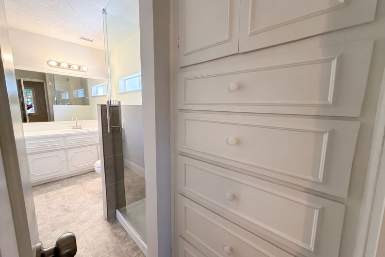 Photo 9 of 35 of 1114 Forestburg Dr, Houston, TX