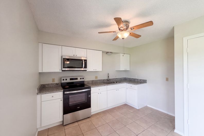 Photo 9 of 24 of 1262 Padgett Cir, Lady Lake, FL