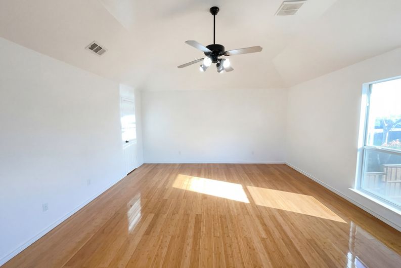 Photo 7 of 50 of 2406 Manchester Dr, Carrollton, TX