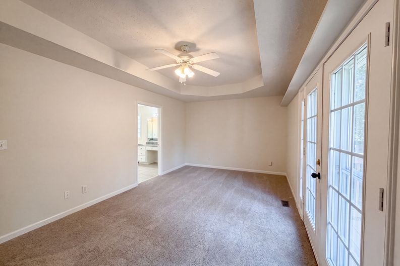 Photo 4 of 27 of 807 W Thompson Ln, Murfreesboro, TN