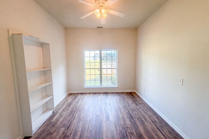 Photo 6 of 12 of 5702 River Glen Dr, Greensboro, NC