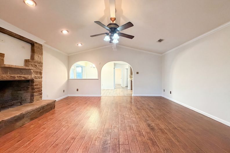 Photo 3 of 18 of 203 W Hogan Dr, Copperas Cove, TX