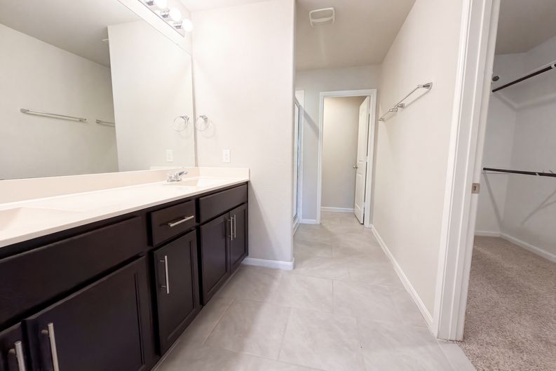 Photo 8 of 24 of 8322 Oakleaf Meadow Ct, Rosharon, TX