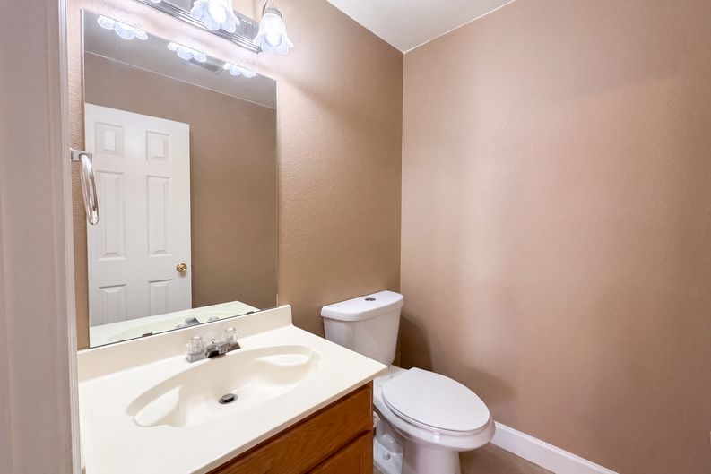 Photo 20 of 27 of 106 Forestview Rd, Hickory Creek, TX