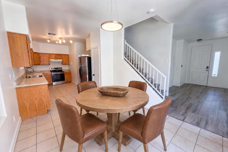 Photo 8 of 23 of 800 S Bedford Dr, Chandler, AZ