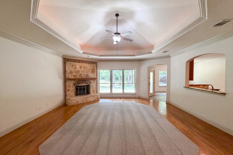 Photo 3 of 25 of 121 Rey Del Mar Cir, Weatherford, TX