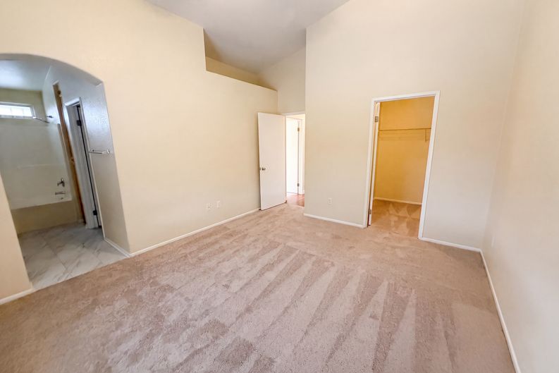 Photo 3 of 27 of 18792 Dogwood Ct, Adelanto, CA