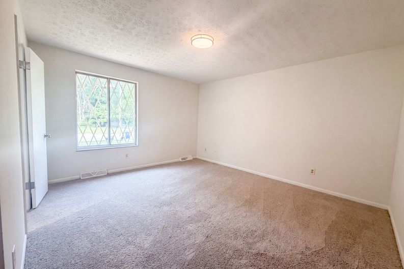 Photo 10 of 24 of 5129 Etna Rd, Columbus, OH