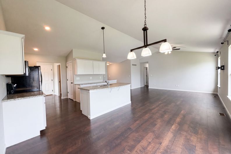 Photo 7 of 28 of 139 Palace Way Dr, Troy, MO