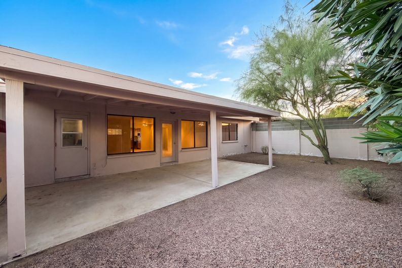 Photo 5 of 23 of 7700 E Meadowbrook Ave, Scottsdale, AZ