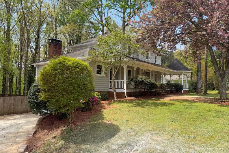 Photo 10 of 31 of 4479 Alpine Ct, Snellville, GA