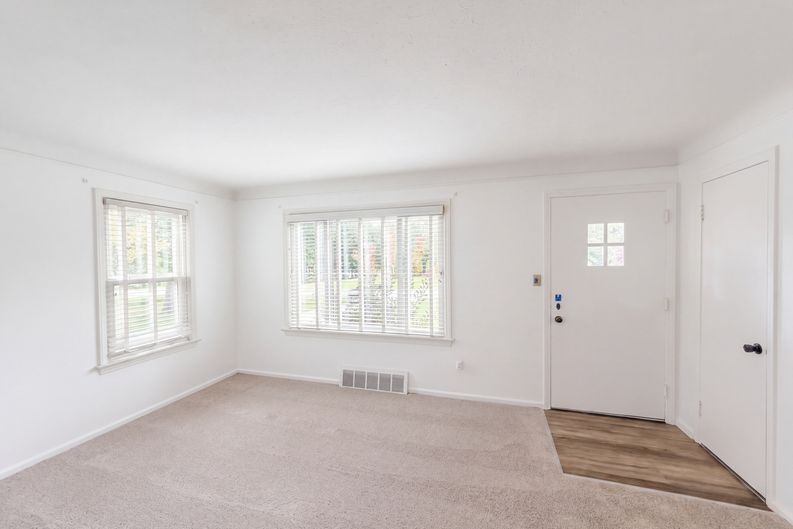 Photo 6 of 26 of 6652 Oakwood Dr, Independence, OH