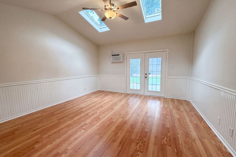 Photo 11 of 23 of 17518 Rustington Dr, Spring, TX