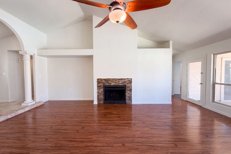 Photo 4 of 34 of 3906 E Amberwood Dr, Phoenix, AZ