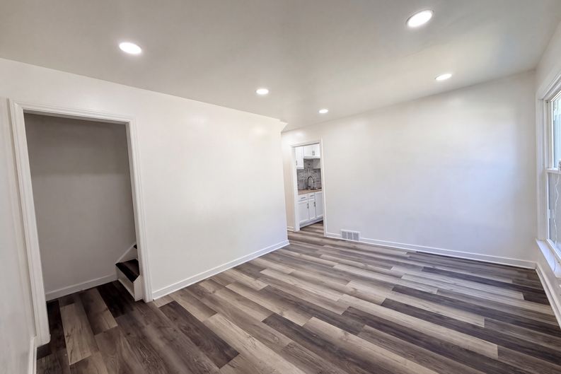 Photo 6 of 19 of 23089 Brittany Ave, Eastpointe, MI