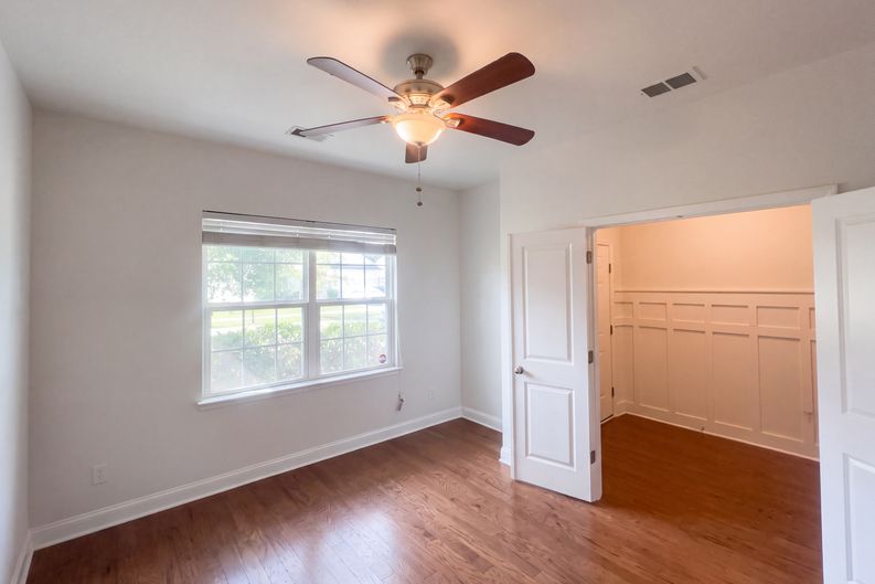 Photo 4 of 42 of 301 Decatur Dr, Summerville, SC