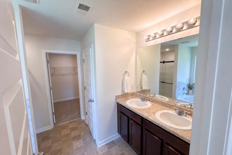 Photo 11 of 21 of 672 Mill Creek Trl, Jonesboro, GA