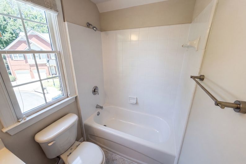 Photo 19 of 38 of 1231 Dunwoody Village Dr, Atlanta, GA