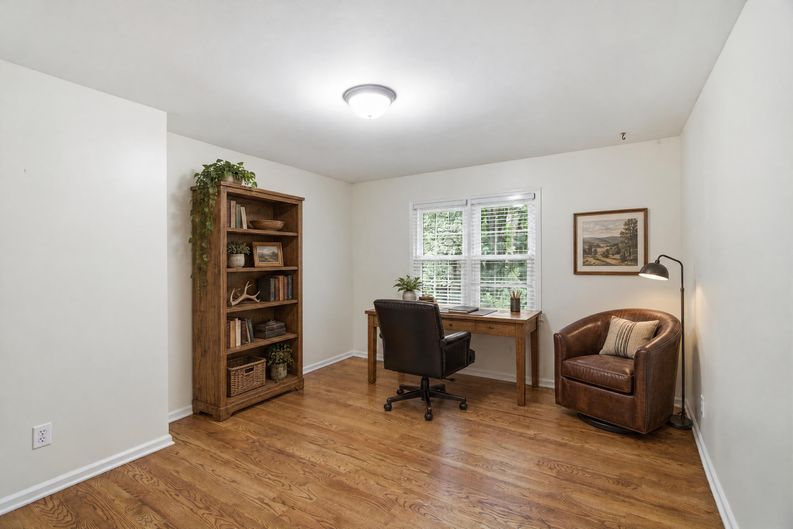 Photo 21 of 47 of 11715 Dunhill Place Dr, Johns Creek, GA