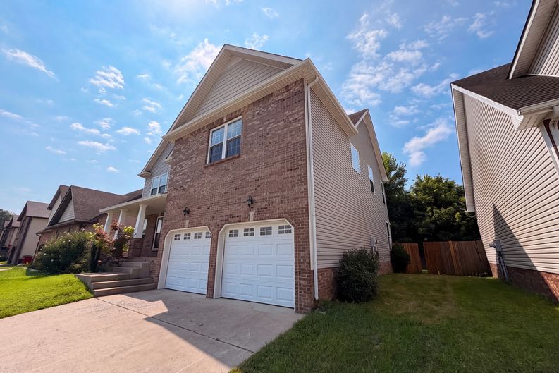 Photo 21 of 27 of 1733 Apache Way, Clarksville, TN