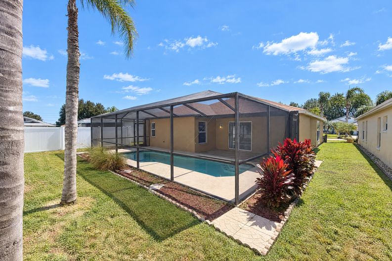 Photo 5 of 21 of 22827 Richardson Ln, Land O Lakes, FL