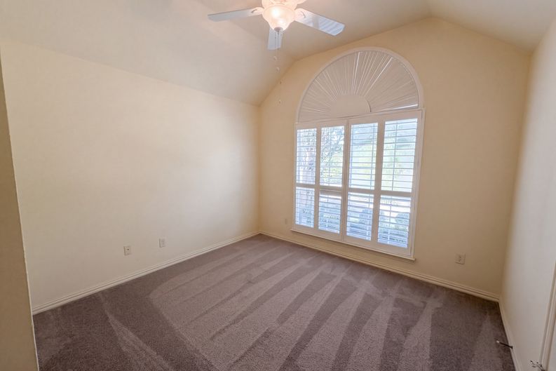 Photo 13 of 22 of 2836 S Lakeview Dr, Cedar Hill, TX
