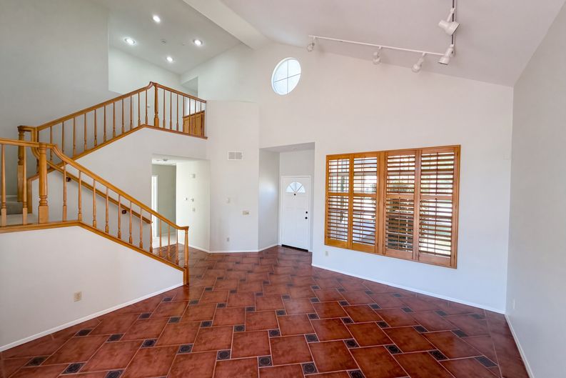 Photo 8 of 25 of 8932 Mesa Oak Dr, Riverside, CA