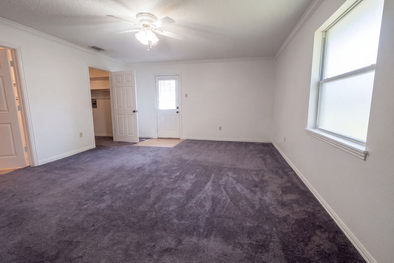 Photo 4 of 24 of 308 N Todd St, Bullard, TX