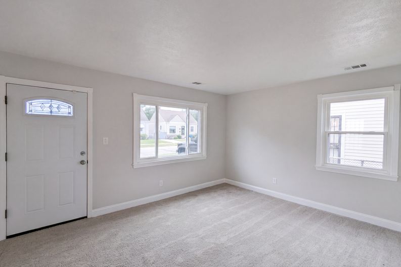Photo 3 of 19 of 12722 Emery Ave, Cleveland, OH