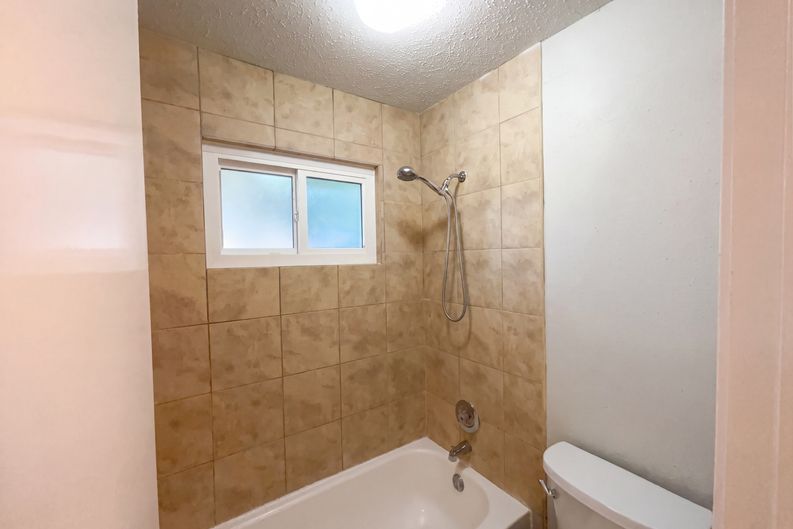 Photo 17 of 21 of 9511 Elm Gln, San Antonio, TX