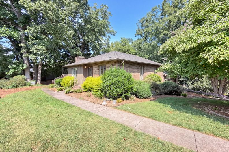 Photo 17 of 22 of 200 Ridgelea Ct, Winston Salem, NC