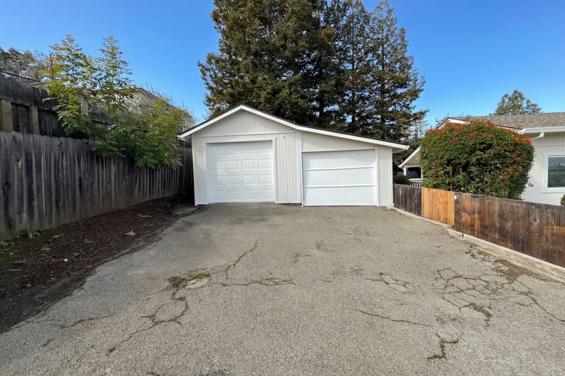 Photo 11 of 43 of 2291 Yale St, Martinez, CA