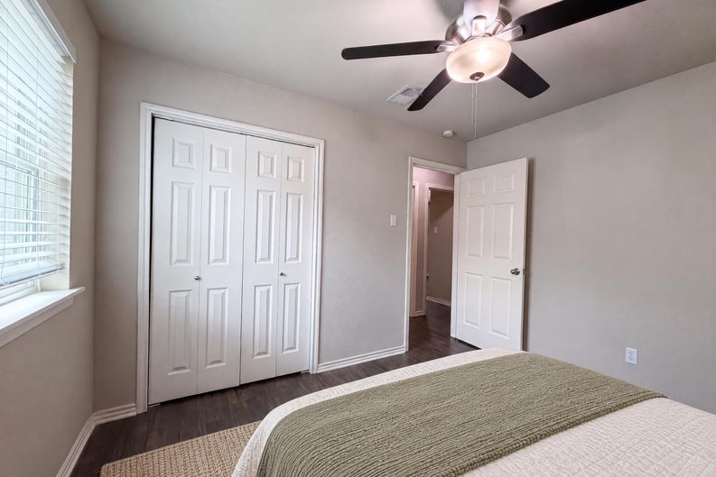 Photo 16 of 20 of 330 E Coral Way, Grand Prairie, TX