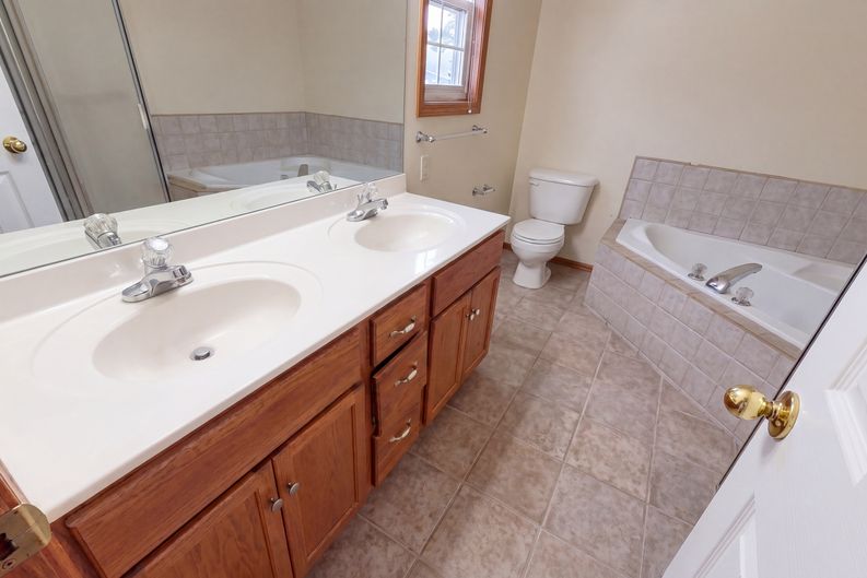 Photo 25 of 41 of 6505 E 44th St N, Bel Aire, KS