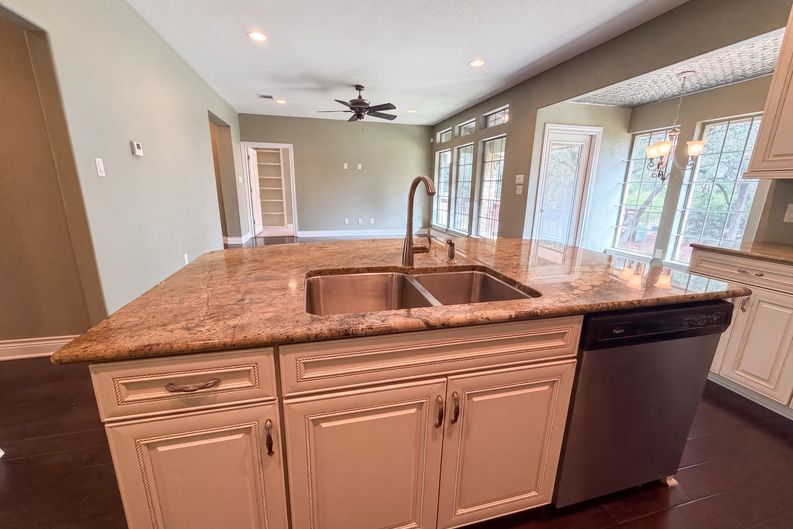 Photo 11 of 27 of 26441 White Eagle Dr, San Antonio, TX