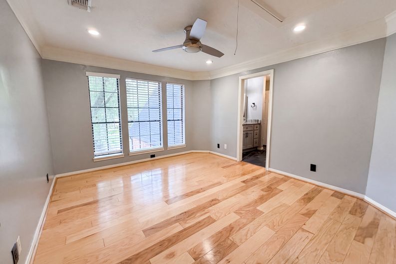 Photo 3 of 27 of 6127 Willowcrest Ct, Spring, TX