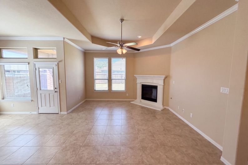 Photo 3 of 16 of 3912 Gennaker Dr, Denton, TX