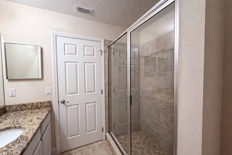 Photo 19 of 23 of 33137 Irongate Dr, Leesburg, FL